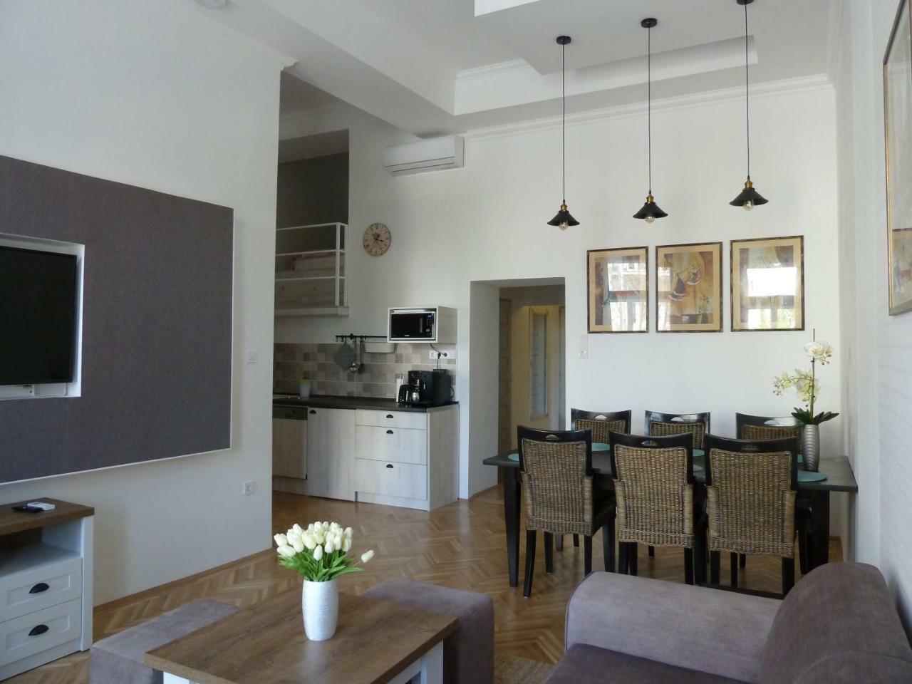 Kossuth Apartmanok ديبريتْسين المظهر الخارجي الصورة